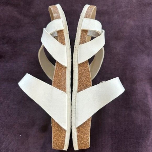 Mudd white strap sandals - Picture 2 of 3